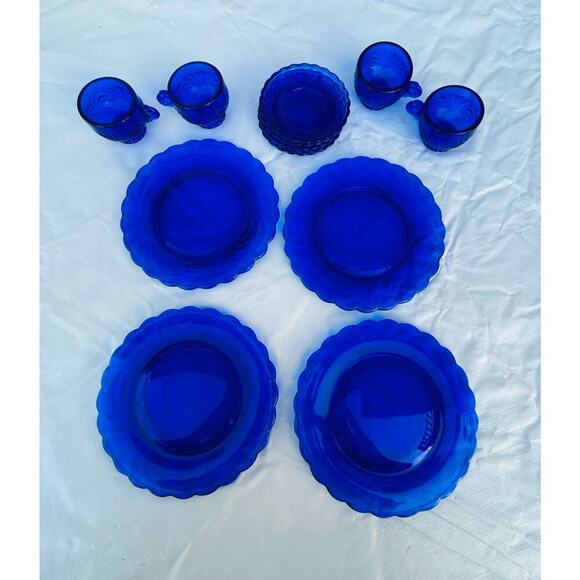 Vintage Doll Size Place Setting Cobalt Blue Glass 4 Plates 4 Teacups 4 Saucers - Picture 15 of 16